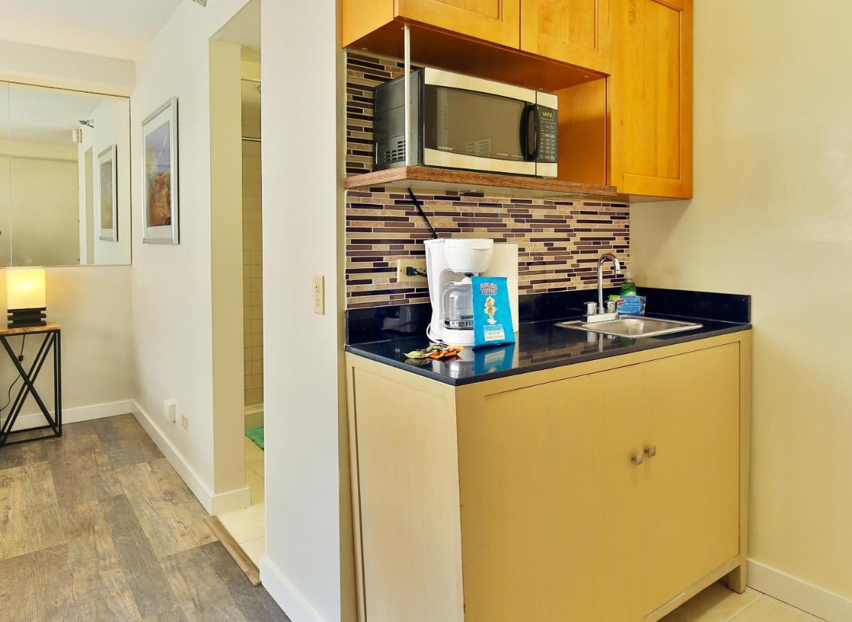 City View Studio With Pool Access In Aloha Surf! 호놀룰루 외부 사진